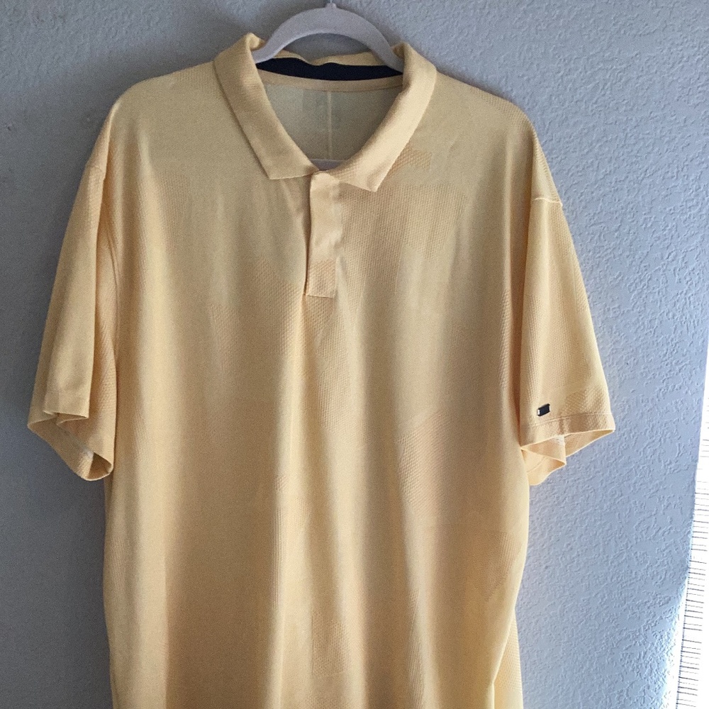 Men’s tiger woods Nike golf shirt